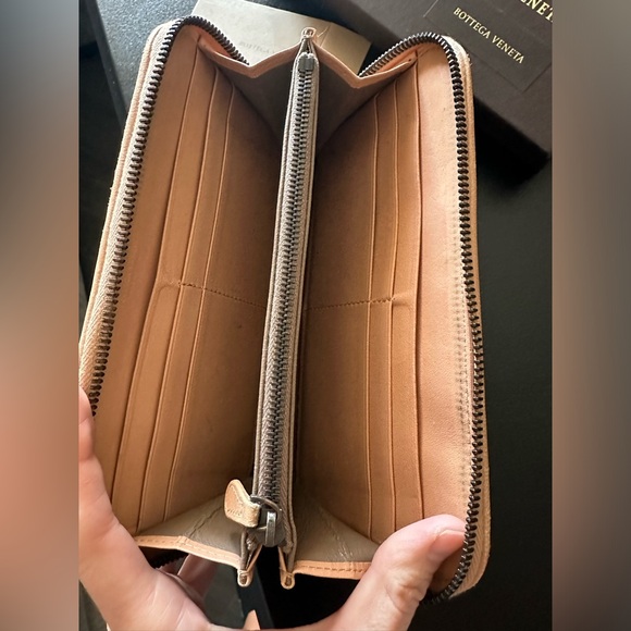 Bottega Veneta Peachy Pink Zipper Wallet with Box and Authenticity Card - Picture 5 of 15